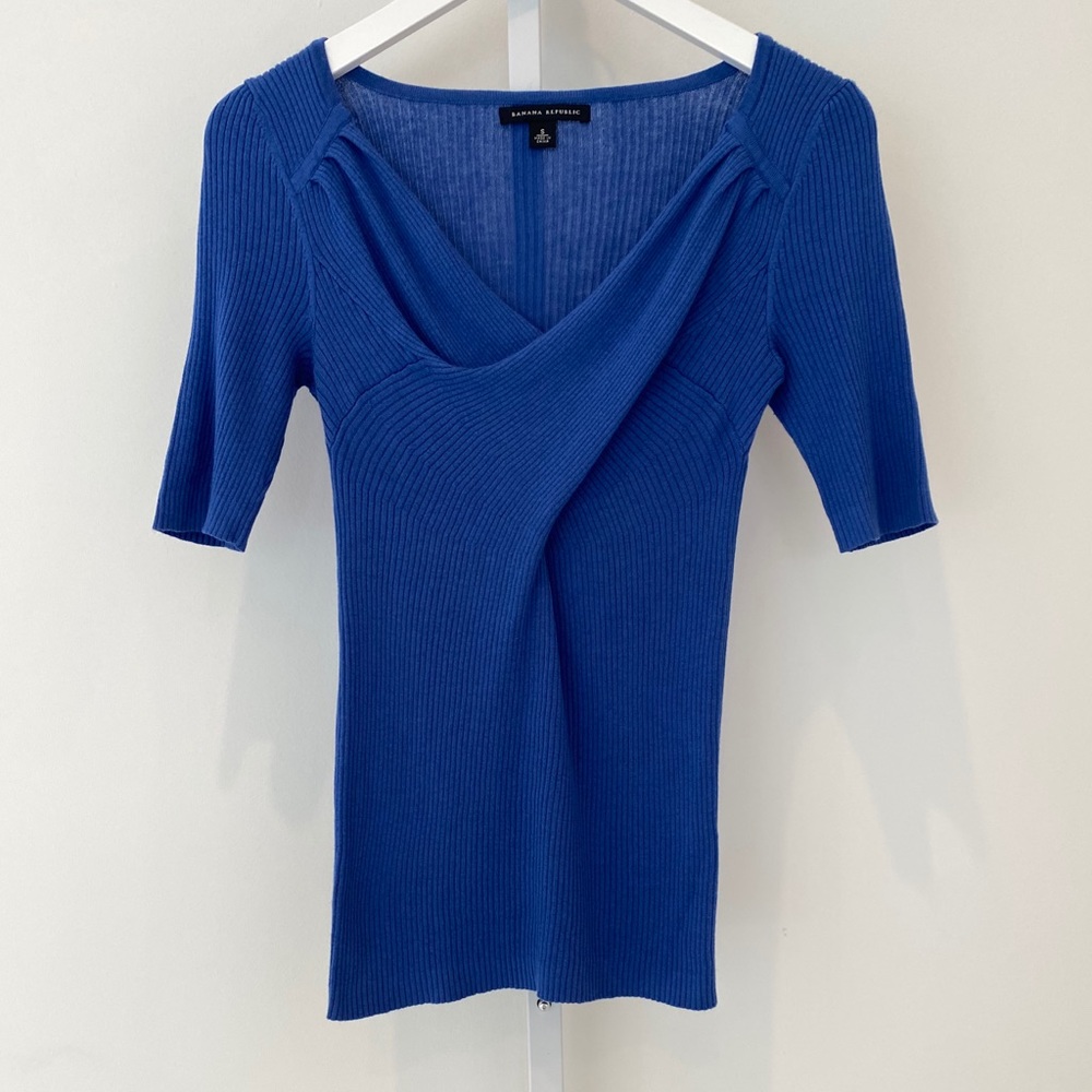 BANANA REPUBLIC BLUE KNIT TOP SIZE S
